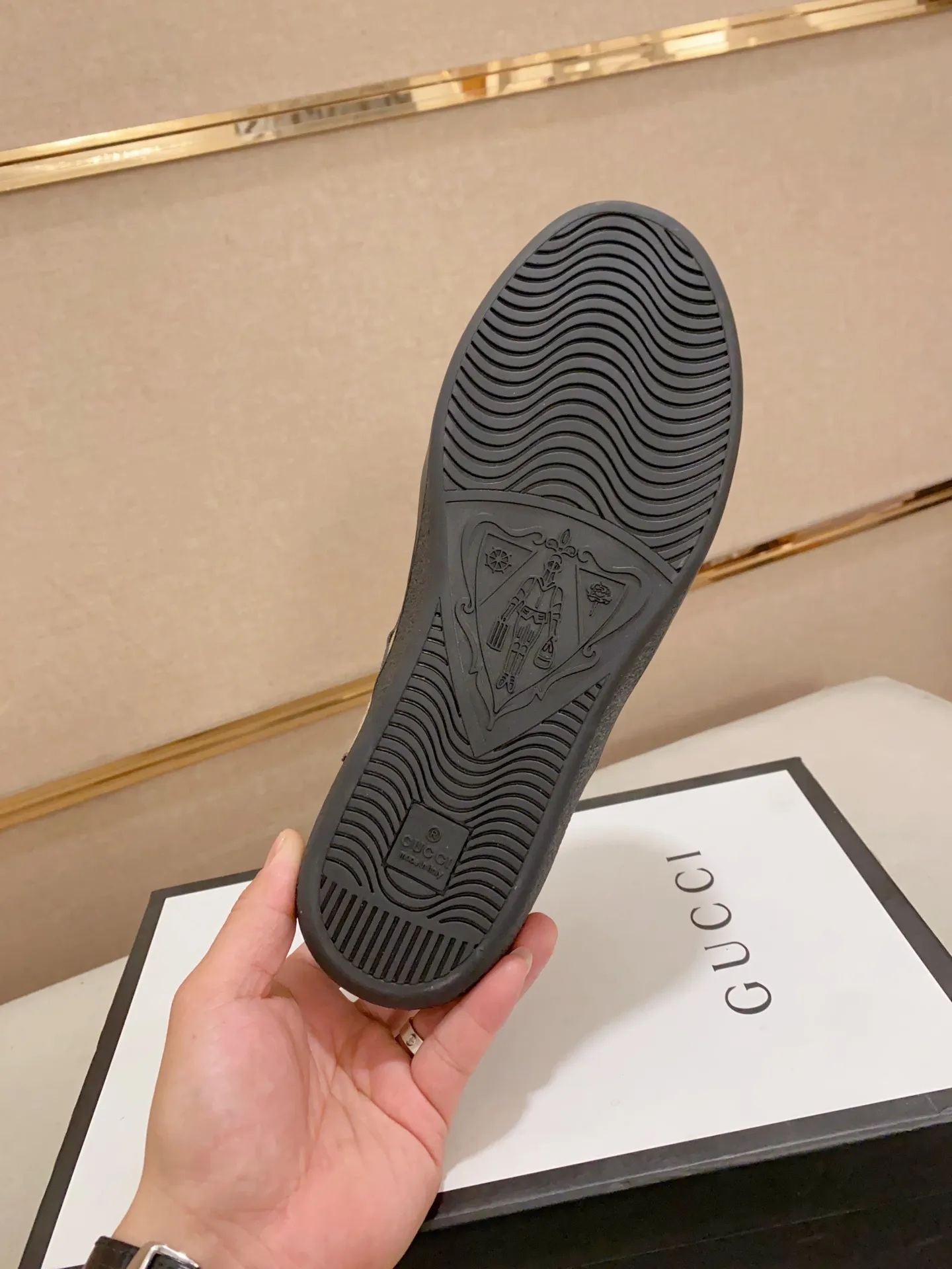 Men's clothing and shoes💰:400💰 (GUCCI) The latest model from the official website 🎁🎁Casual and fashionable men's shoes👟, hot style 💥The version is simple and elegant, exclusive for trendy men. Unique official website latest brand elements 👑Gucci original decoration, fashionable and generous, the fabric is original cowhide ✅sheepskin lining, the official website specifies wear-resistant casual outsole, the classic model is taken in kind at the counter🎬38-44 (45 is not returned or exchanged)